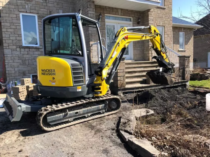 Excavation work for constructions using crushed stone in Montérégie